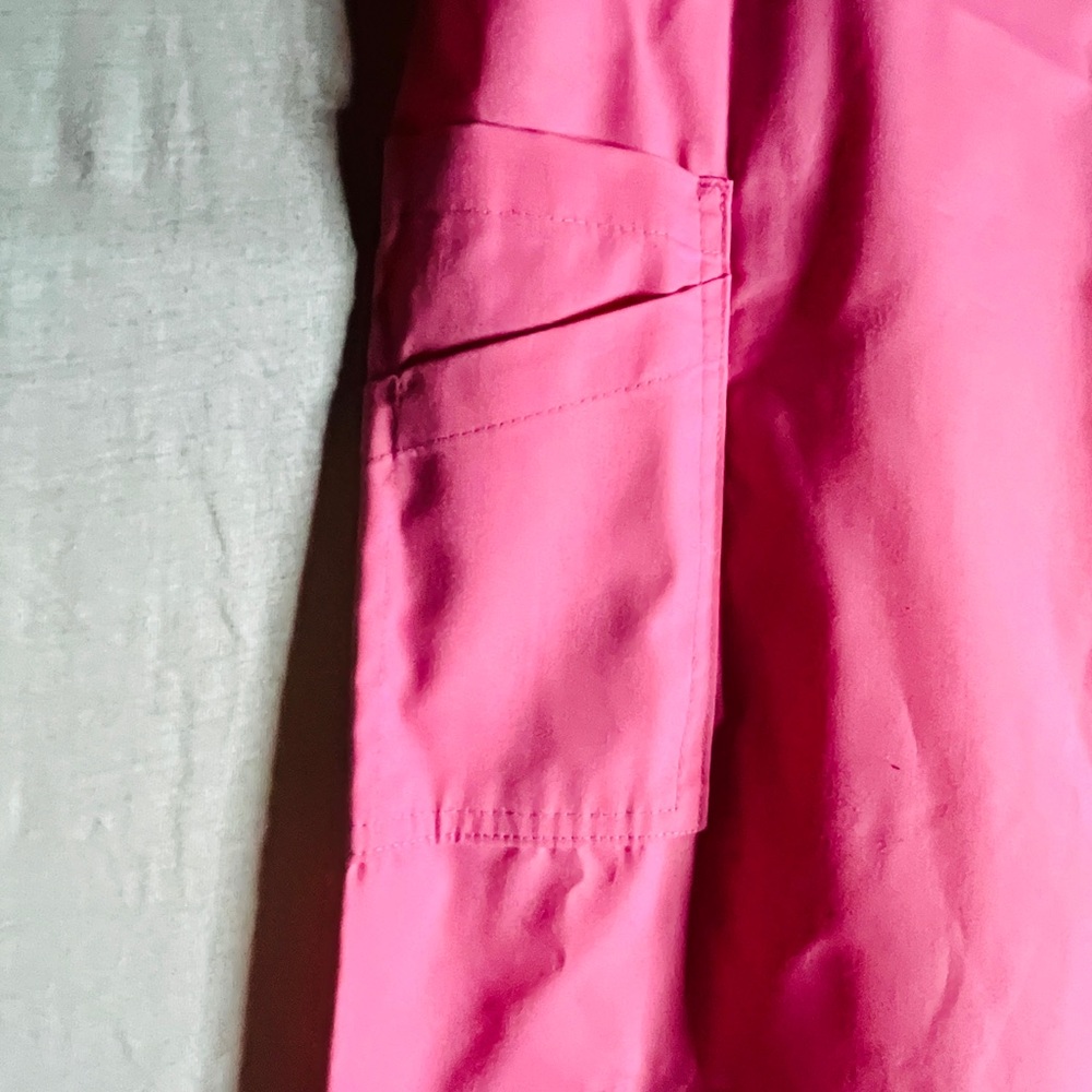 Pink Drawstring Women’s scrub uniform pants side pockets. Brand new size medium - Picture 3 of 9